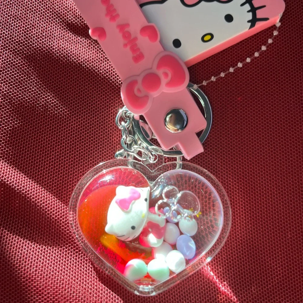 Hello Kitty Keychain 💕 - Picture 3 of 3